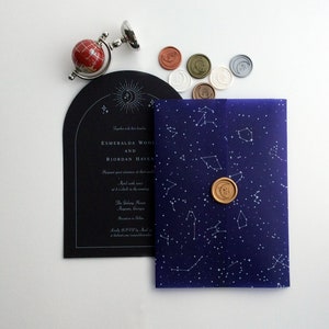 V81 Stella Celestial Vellum Wrap Veste en vélin translucide constellation ciel étoilé étoiles encre blanche imprimée pour carte de 5 x 7 pouces