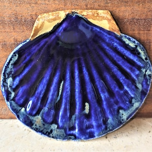 Lovely stoneware, flat shell-shaped dishes