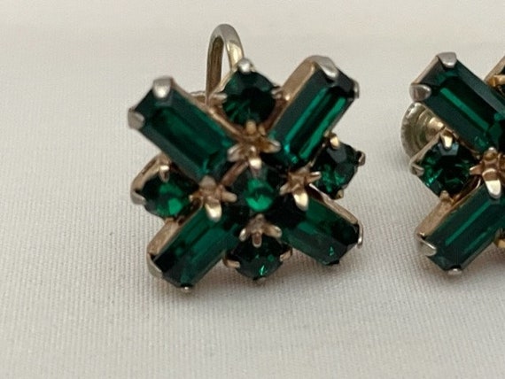 Vintage Weiss Emerald Green Rhinestone Earrings - image 5