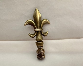 Vintage Brass Fleur de Lis Lamp Finial