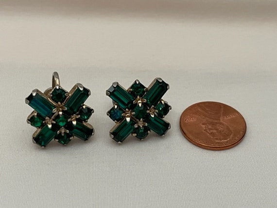 Vintage Weiss Emerald Green Rhinestone Earrings - image 6