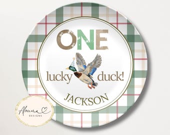 Piatto personalizzato "One Lucky Duck" per il primo compleanno di un bambino.