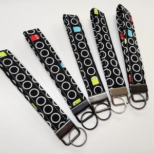 Porte-clés en tissu, Porte-clés, Lanière de poignet, Porte-clés en tissu, Porte-clés avec bracelet, Porte-clés au poignet, Rembourrage de panier de Pâques, Cadeaux pour hôtesse de Pâques
