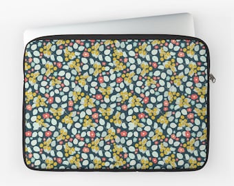 13 to 15 sizes Winter Berries Floral Laptop Case for Laptops or Macbook Air Pro Retina