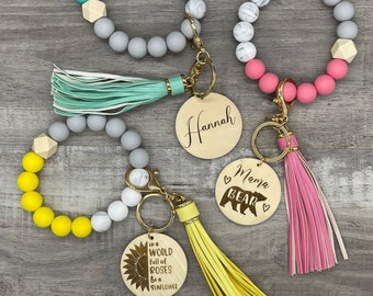 Personalized Silicone Bead Wristlet Keychain – Marble Print, Engraved Wood Disc
