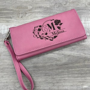 Cartera de mujer de cuero rosa personalizada con correa para la muñeca - embrague, regalo para ella, Día de las Madres, regalo de cumpleaños para la esposa, damas de honor