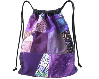 Fioletowy plecak ze ściągaczem, fioletowa patchworkowa torba ze ściągaczem, torba ściągająca w stylu boho, plecak ze ściągaczem ze skrawków materiału
