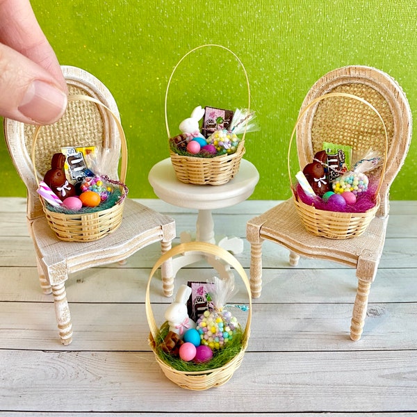 Cesta de Pascua de la casa de muñecas, conejito de chocolate en miniatura, miniaturas de Pascua