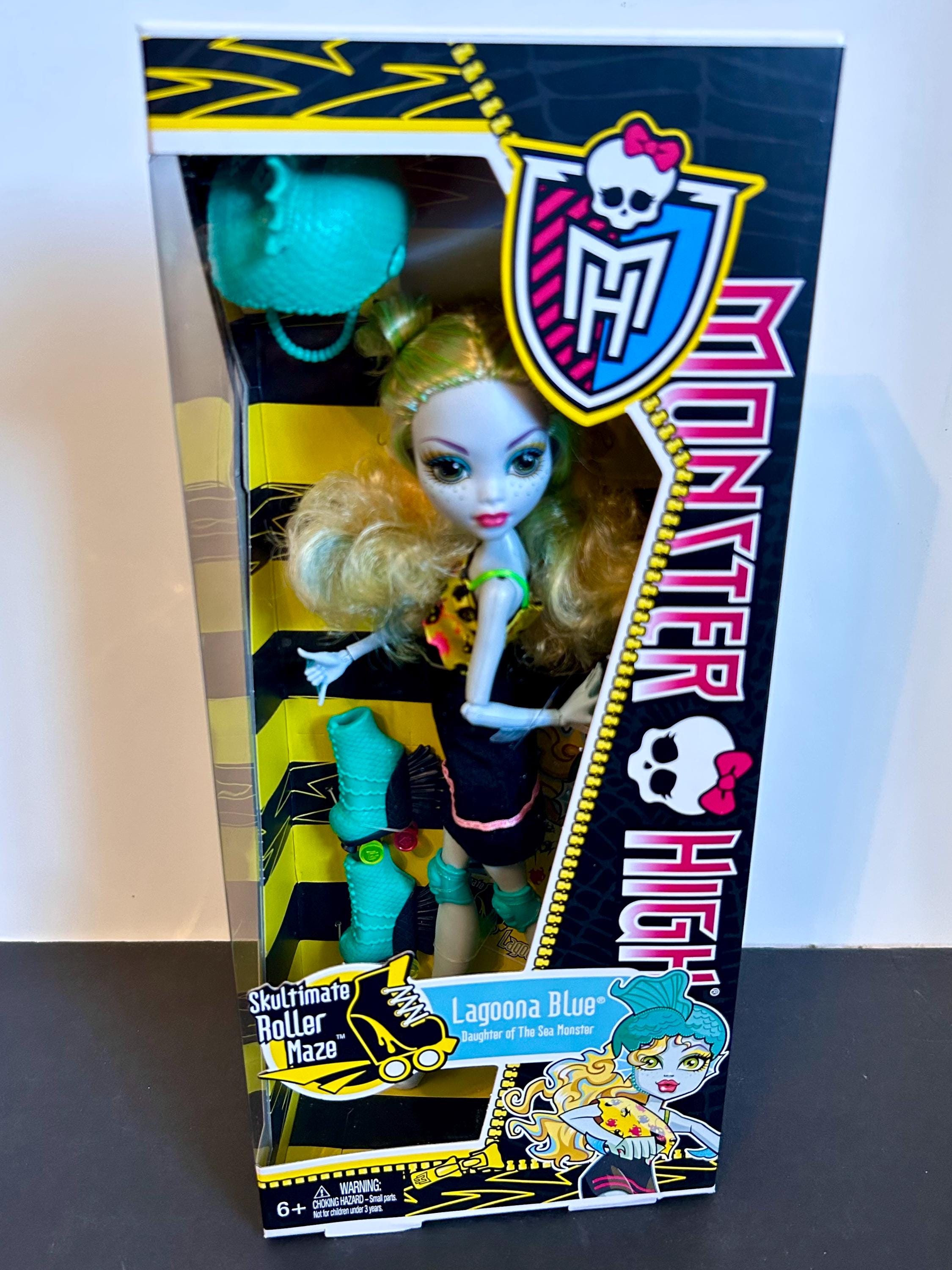 Monster High Lagoona Blue G1 Doll, Skultimate Roller Maze Lagoona