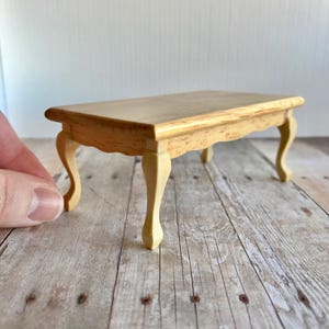 1:12 scale coffee table, dollhouse furniture, miniature table