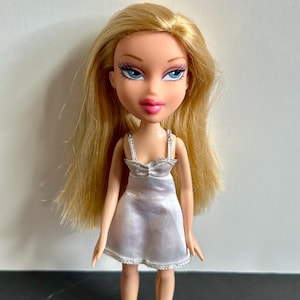 Bratz Doll White Mini Dress with Belt - Women Accessories Big Bratz Yasmin Exclusive Collector Doll 2003 w/Boots  main image 3
