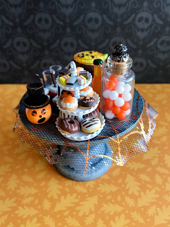 Dollhouse Miniature Halloween Spider Tea Cakes for 1:12 Scale Haunted Doll House