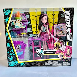Monster High Draculaura Skarvinal doll, Draculaura art class set, Monster high playset, vintage doll, mattel doll