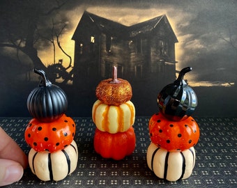 Miniature stacked pumpkins, dollhouse pumpkins, Halloween dollhouse decorations