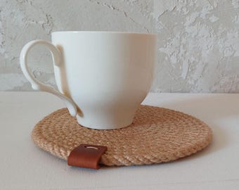 Juego de posavasos de cuerda de yute natural. Regalo decorativo para la cocina.