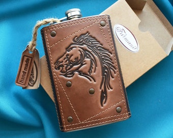 Horse engraved leather hip flask for men Whiskey flask Leather accessories for men Liquor flask for women Bourbon gifts Whiskey gifts