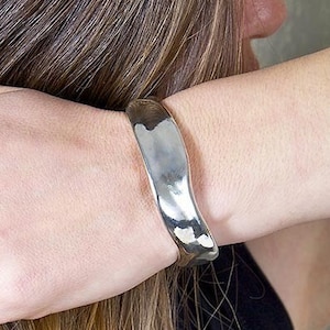 Silver Bracelet, Organic Shape Wide Cuff Bracelet Inspired from The Movement of Waves, Ocean Wave Bracelet, Hand Forged Jewelry, Modern Cuff