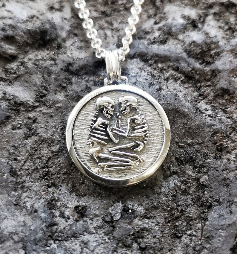 Eternal Love Skeleton Necklace, Silver Engraved Memento Mori Necklace, Stoic Pendant, Amor Fati, Goth jewelry, Gift for lover,
