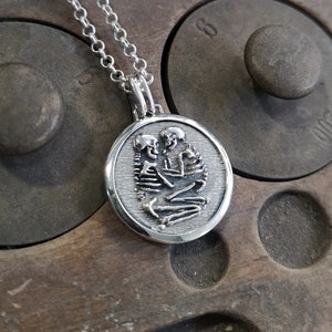 Eternal Love Skeleton Necklace, Silver Engraved Memento Mori Necklace, Stoic Pendant, Amor Fati, Goth jewelry, Gift for lover, Mens Gift