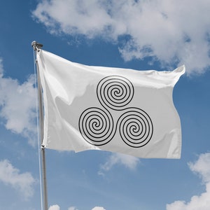 Bandera Triskelion / Diseño exclusivo / Materiales de alta calidad / Tamaño: 3 x 5 pies / 90 x 150 cm / Fabricada en la UE