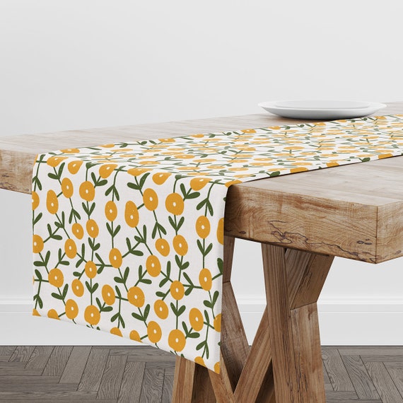 Tischläufer Skandinavisch Grün Gelb Blumen | Einzigartiges Design Tischdekoration | Hochwertiges Textil und Druck | Hergestellt in EU