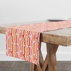 Tischläufer Helles Muster | Einzigartiges Design Tischdekoration | Hochwertiges Textil und Druck | Hergestellt in EU