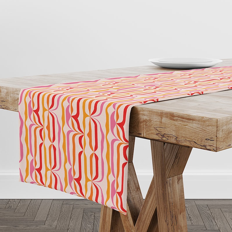 Bordlöpare i ljust mönster | Unik design för bordsdekorationer | Högkvalitativ textil och tryck | Tillverkad i EU bild 1