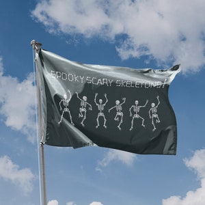 Bandera de esqueletos espeluznantes y aterradores / Impresión de diseño exclusivo / Materiales de alta calidad / Tamaño: 3 x 5 pies / 90 x 150 cm / Fabricado en la UE