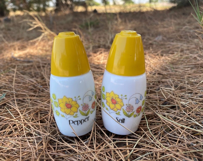 Vintage Westinghouse Shaker Set, Salt and Pepper Shakers, Kitchen