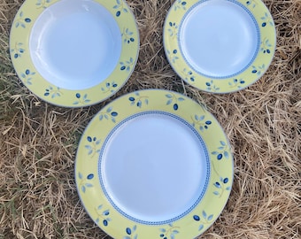 Royal Doulton Blueberry Dinnerware, 3 Pieces, Dinner and Salad Plate and Rim Soup Bowl, Blueberries, Yellow Band, Dining, Replacement