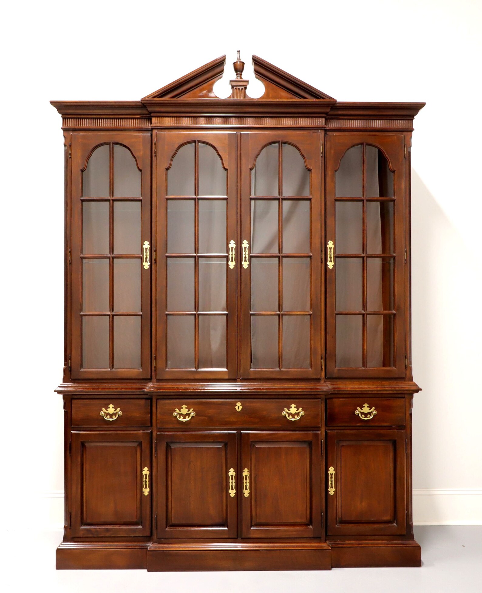 drexel heritage furniture breakfront drexel heritage furniture breakfront