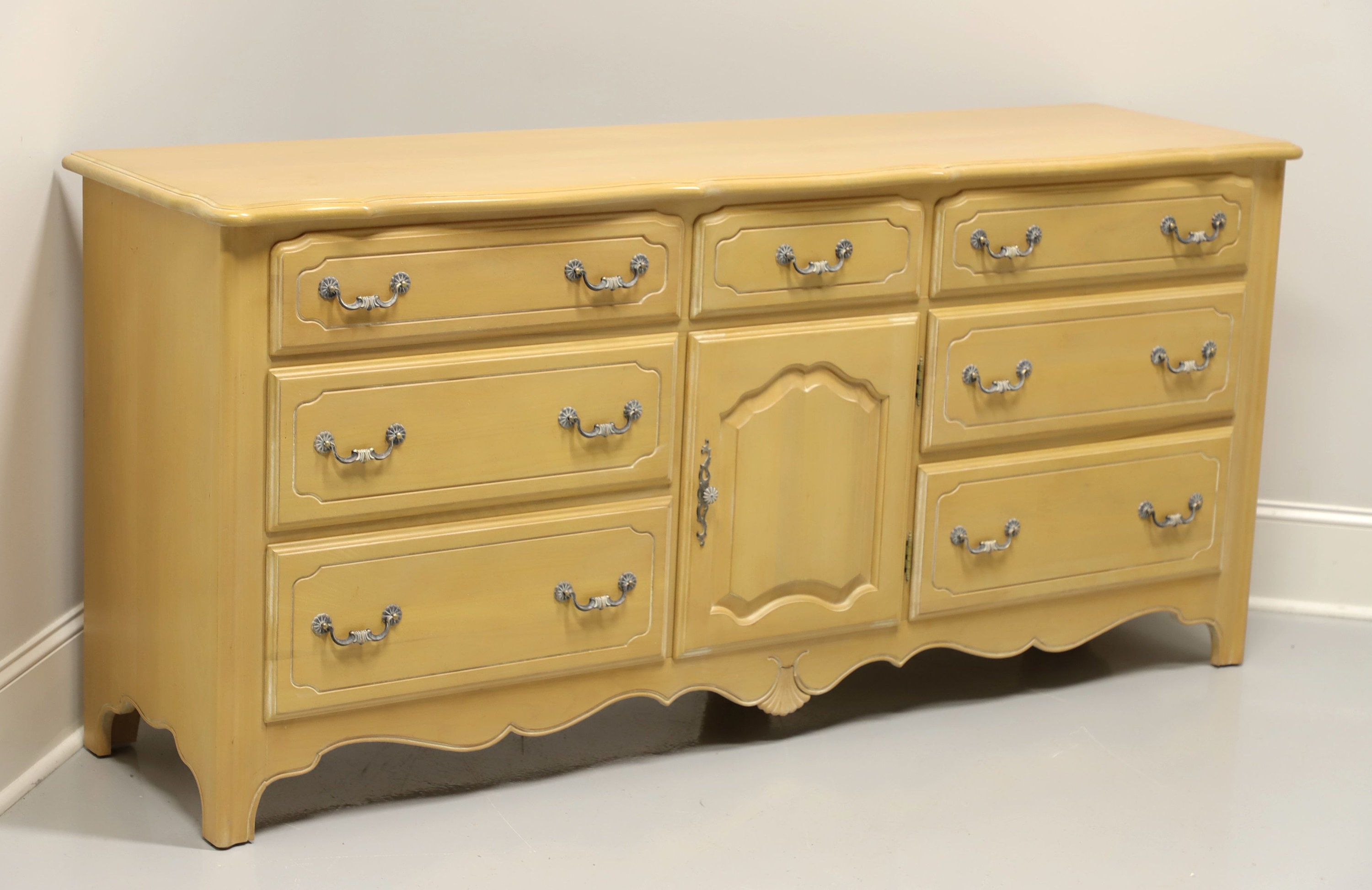 Ethan allen 3 drawer dresser deals
