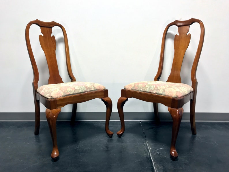 Harden Solid Cherry Queen Anne Dining Side Chairs Champagne Image 0