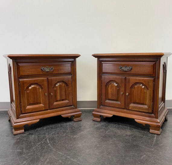 Thomasville Cherry Chippendale Style Nightstands Bedside Chests
