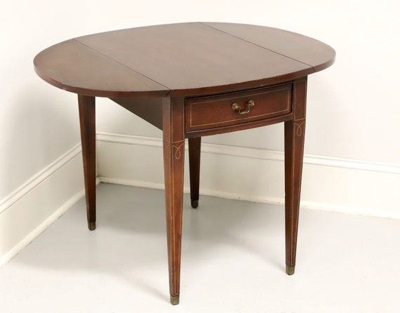 Mid 20th Century Mahogany Hepplewhite Drop leaf Pembroke Table