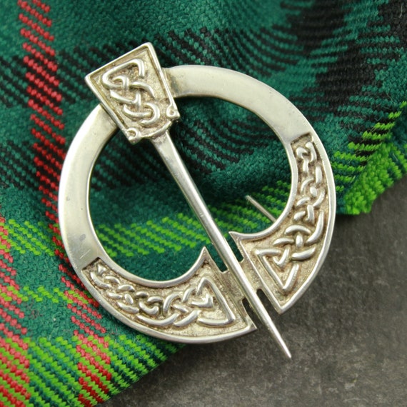 Penannular style silver brooch with Celtic knot d… - image 1