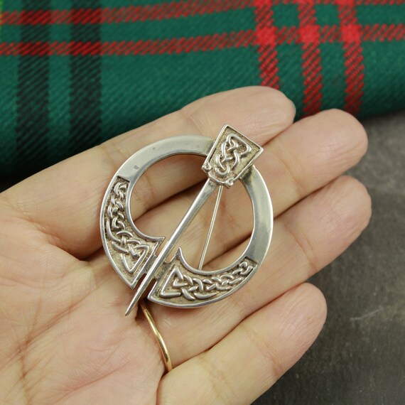 Penannular style silver brooch with Celtic knot d… - image 2