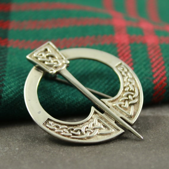 Penannular style silver brooch with Celtic knot d… - image 4