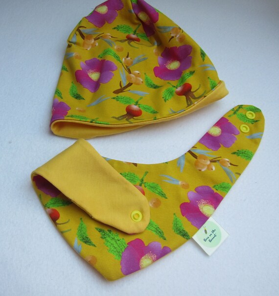 Newborn yellow Baby set with beanie and reversible bib dog roses and see buckthorn,