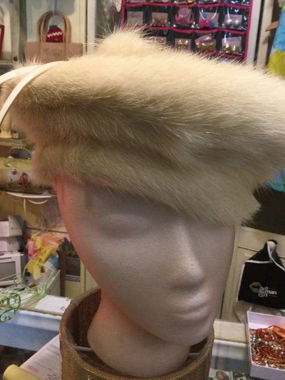 Cream mink beret
