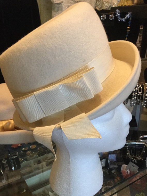 Vintage DEBORAH Winter White Felt Bowler Hat Satin Ribbon Band USA Womens il_fullxfull.5976494902_gno6.jpg main image 4