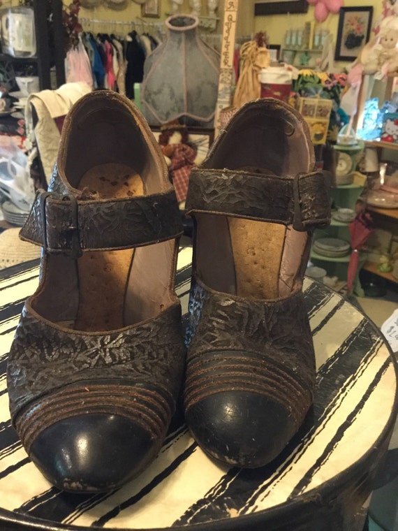 Vintage brown embossed suede and leather shoes
