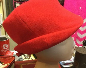 Touriste Lord and Taylor Hat Mid Century Made in Switzerland  display picture 1