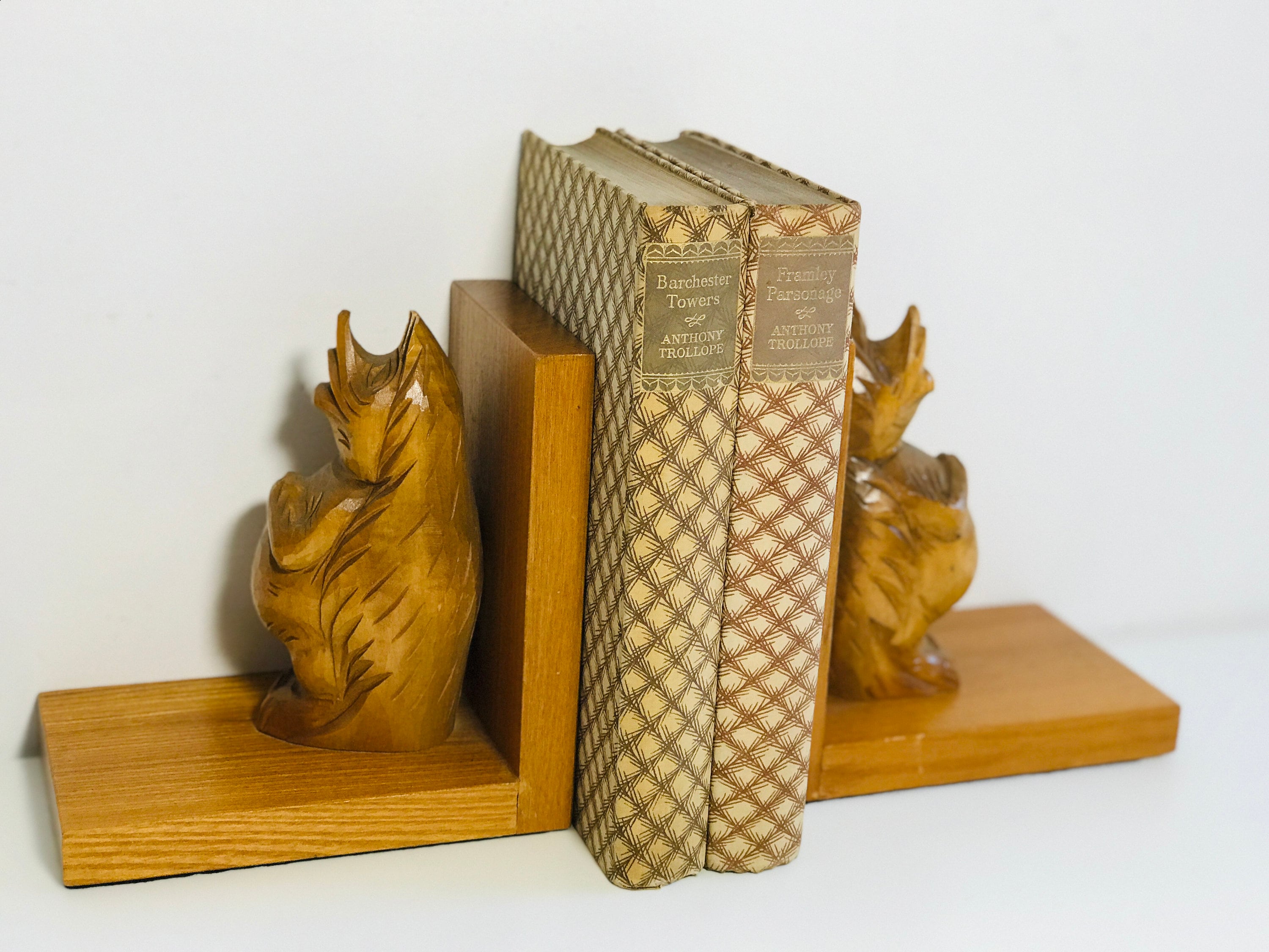 Wood bookends ladegper