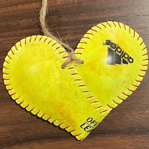 Corazón de sóftbol, Adorno de sóftbol, Jugadora de sóftbol, Entrenadora de sóftbol, Recuerdo de jugadora, Estudiante de último año de preparatoria, Decoración deportiva, Mamá del baile de bienvenida