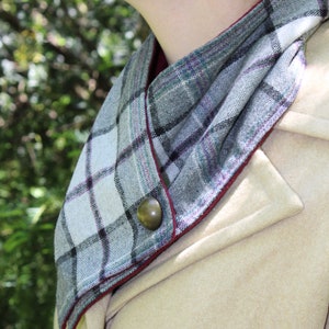 Wool collar, fleece linedwith metal buttons image 2