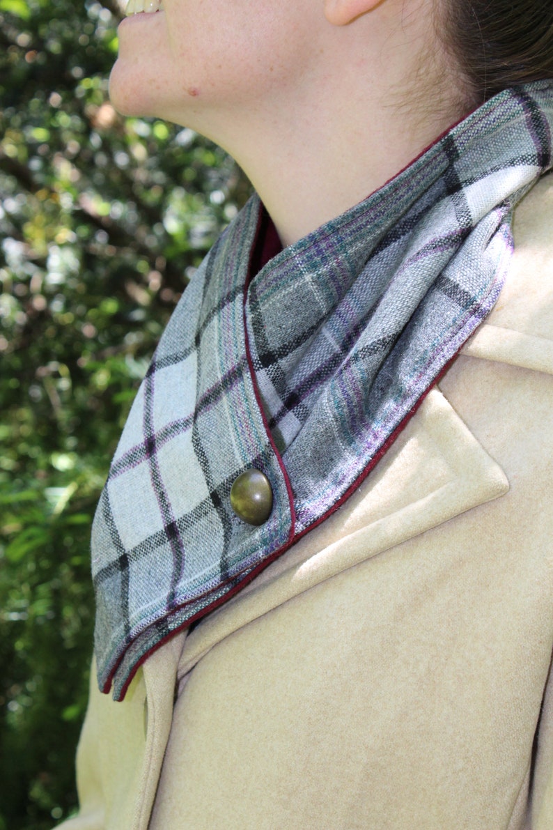 Wool collar, fleece linedwith metal buttons image 2