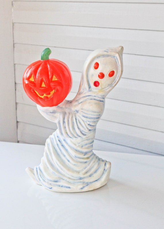 cracker barrel ghost holding lantern