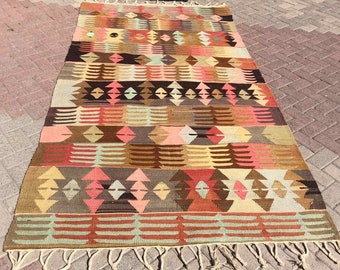 Modern Kilim, Vintage Turkish kilim rug, 115" x 61", area rug, kilim rug, Pale area rug, vintage rug, bohemian rug, rugs, faded kilim rug,