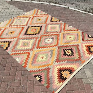 ヴィンテージトルコラグ、98インチ x 71インチ、淡いピンクのキリム、ラグ、エリアラグ、ラグ、ボヘミアンラグ、エキセントリックラグ、ケリム、キリム、ピンクキリム、平織り、